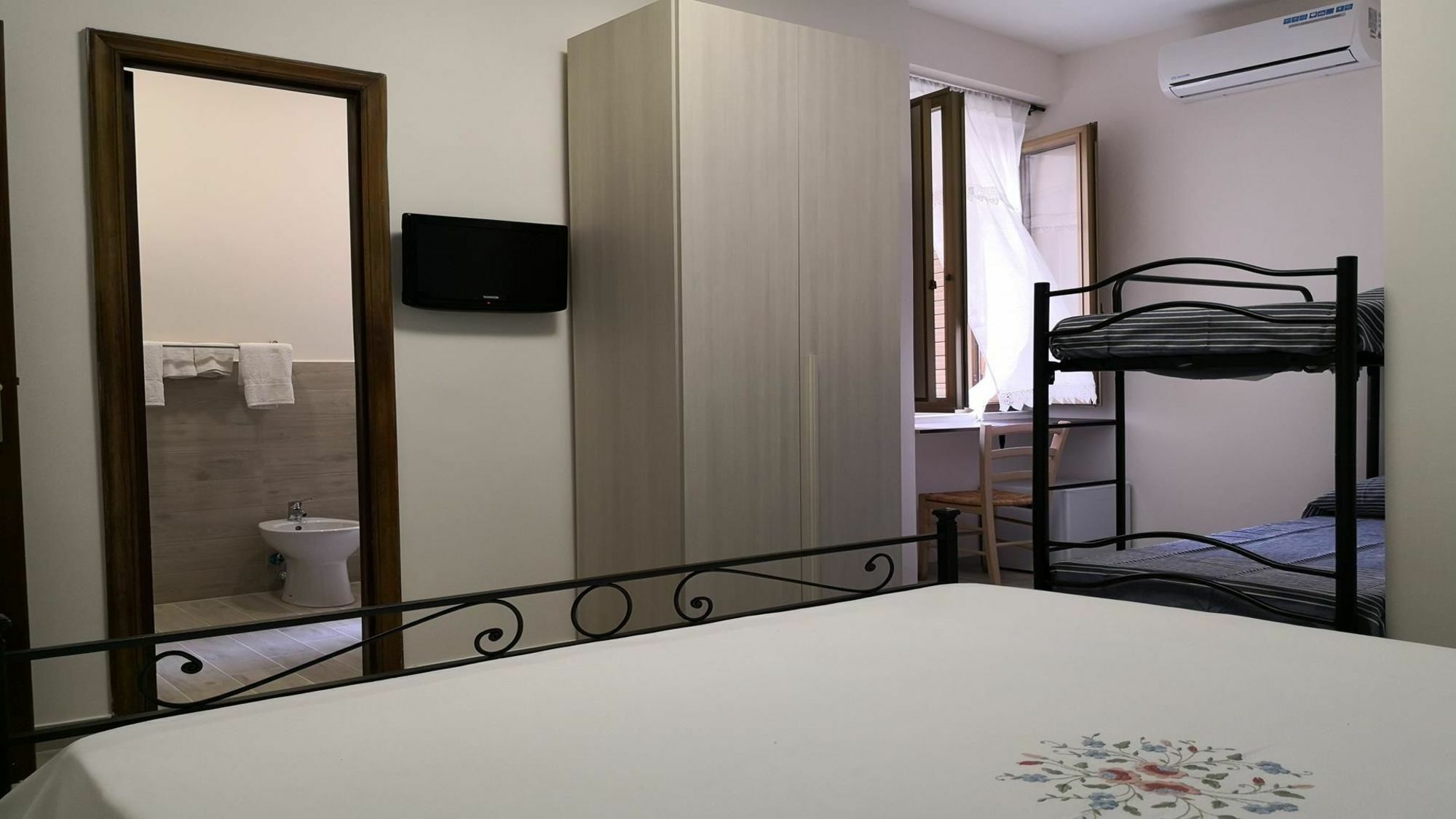 Bed and Breakfast Fenesta Vascia Nápoles Exterior foto