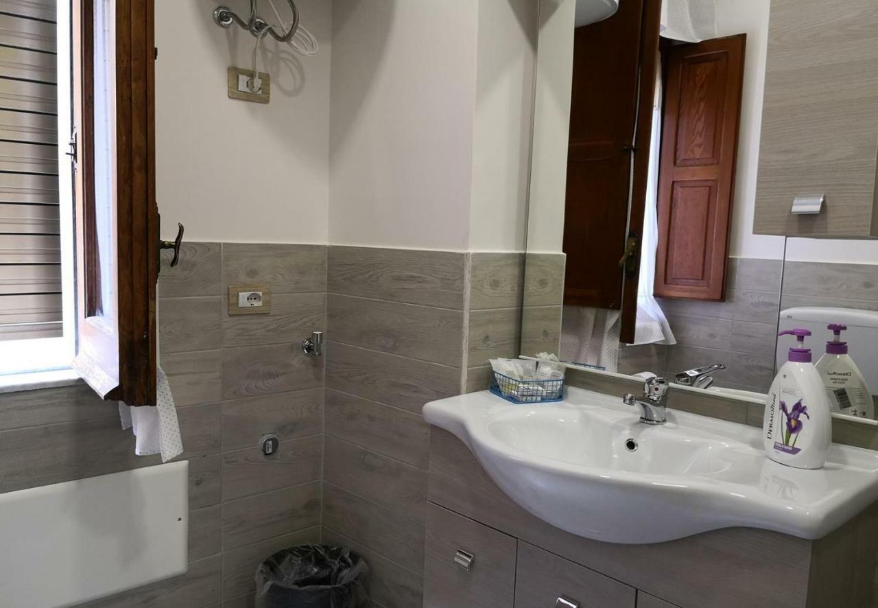 Bed and Breakfast Fenesta Vascia Nápoles Exterior foto